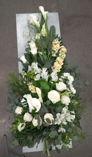 Compositions florales pour un deuil près de Saïx